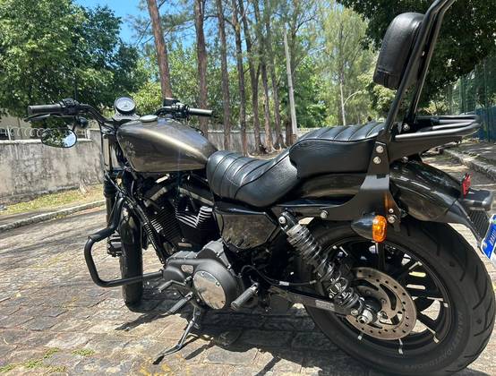 HARLEY-DAVIDSON SPORTSTER IRON 883 